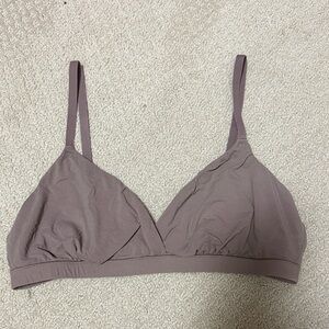 Skims “Fits everybody crossover Bralette”